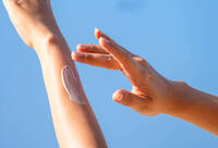 Фотографія Категорії Засоби для захисту шкіри від УФ випромінювання А та В спектру